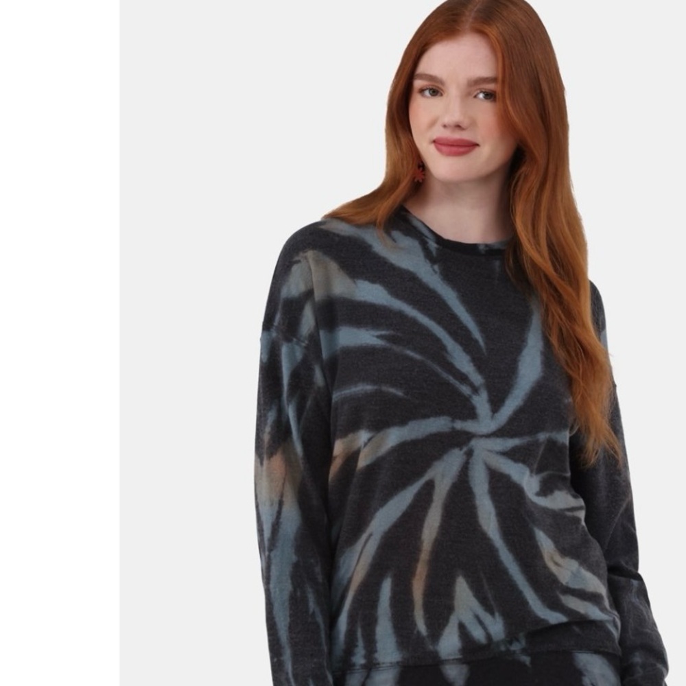 🔴3/$12 No Boundaries crew‎ neck sweatshirt.